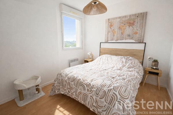 Appartement T3 à Auray au dernier étage avec terrasse exposée plein sud, grand garage, parking
