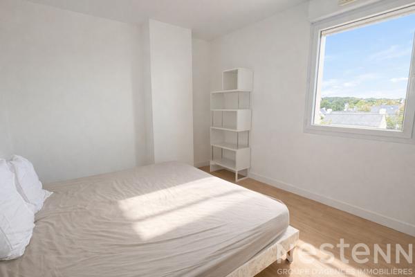Appartement T3 à Auray au dernier étage avec terrasse exposée plein sud, grand garage, parking