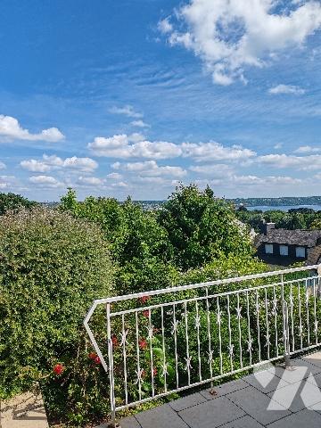 SAINT-MARC, maison familiale, vue mer, cuisine a/e, trois chambres, terrasse, cave, jardin arboré.