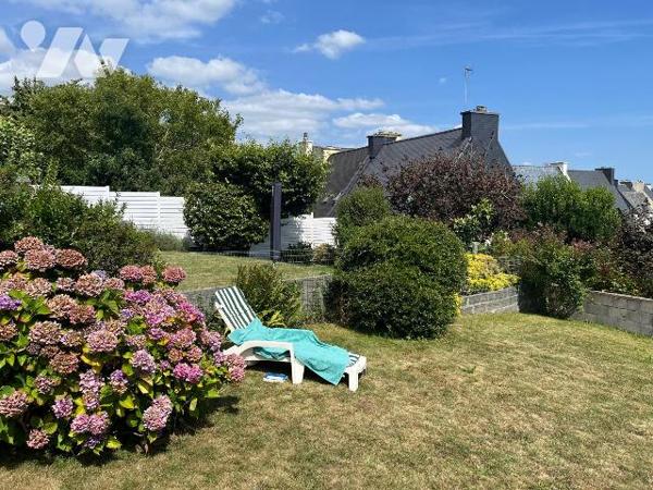SAINT-MARC, maison familiale, vue mer, cuisine a/e, trois chambres, terrasse, cave, jardin arboré.
