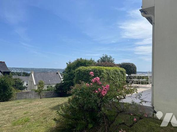 SAINT-MARC, maison familiale, vue mer, cuisine a/e, trois chambres, terrasse, cave, jardin arboré.