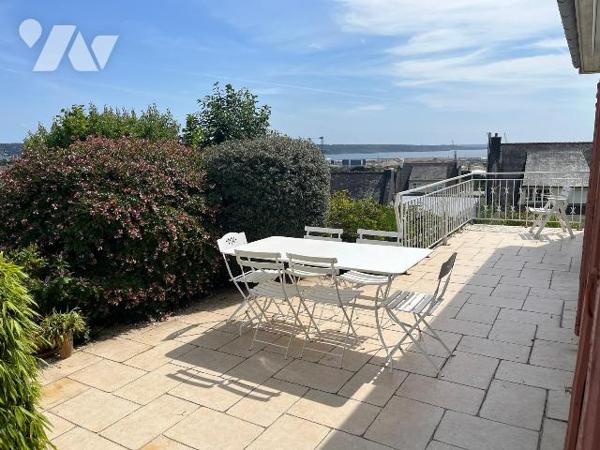 SAINT-MARC, maison familiale, vue mer, cuisine a/e, trois chambres, terrasse, cave, jardin arboré.