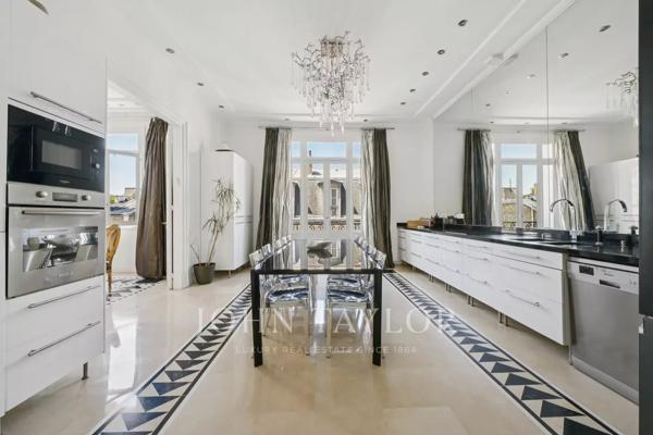 PARIS 16 / AVENUE PAUL DOUMER – 208 M² – 4 CHAMBRES – PARKING
