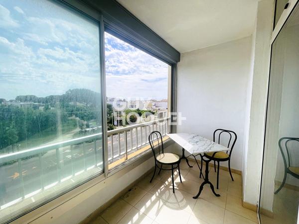CARNON - MAUGUIO  Studio cabine 23m2  avec loggia 3.60m2 à 50 mètres de la plage