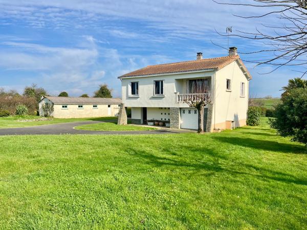 LUCON 85400 AU CALME ET PROCHE TOUTES COMMODITES AGREABLE MAISON 4 CHAMBRES AVEC ANNEXE SUR 1000M²