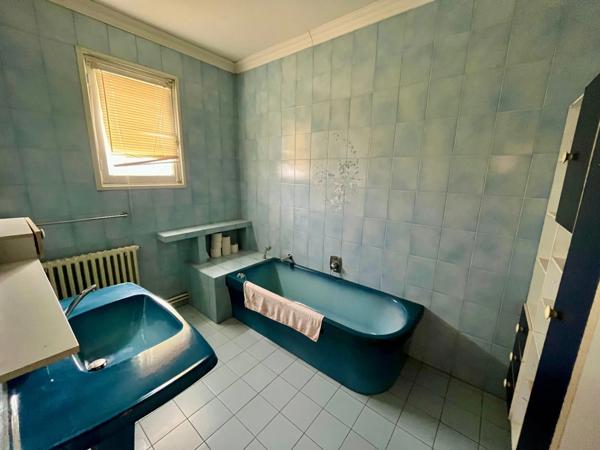 LUCON 85400 AU CALME ET PROCHE TOUTES COMMODITES AGREABLE MAISON 4 CHAMBRES AVEC ANNEXE SUR 1000M²