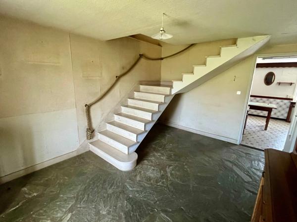 LUCON 85400 AU CALME ET PROCHE TOUTES COMMODITES AGREABLE MAISON 4 CHAMBRES AVEC ANNEXE SUR 1000M²