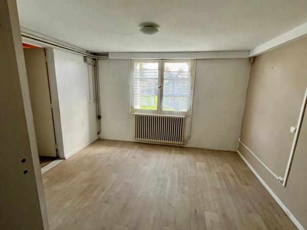 LUCON 85400 AU CALME ET PROCHE TOUTES COMMODITES AGREABLE MAISON 4 CHAMBRES AVEC ANNEXE SUR 1000M²