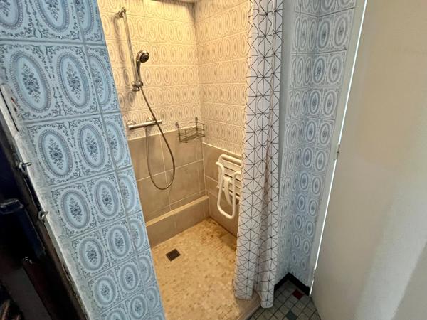 LUCON 85400 AU CALME ET PROCHE TOUTES COMMODITES AGREABLE MAISON 4 CHAMBRES AVEC ANNEXE SUR 1000M²