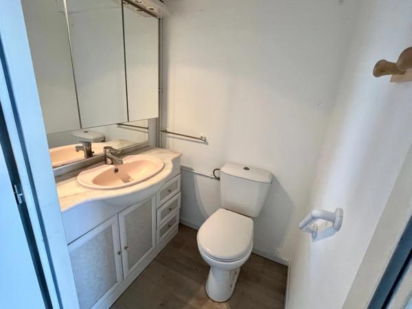 LUCON 85400 AU CALME ET PROCHE TOUTES COMMODITES AGREABLE MAISON 4 CHAMBRES AVEC ANNEXE SUR 1000M²