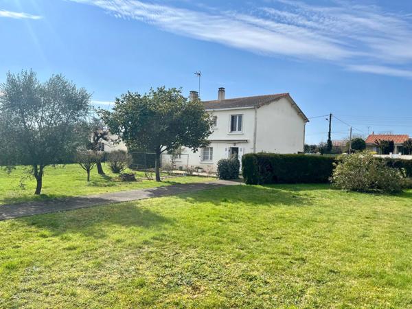 LUCON 85400 AU CALME ET PROCHE TOUTES COMMODITES AGREABLE MAISON 4 CHAMBRES AVEC ANNEXE SUR 1000M²