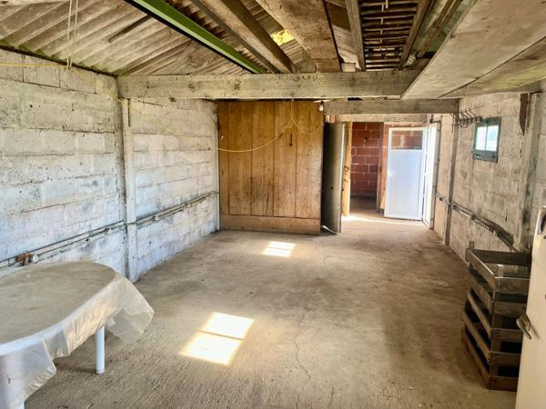 LUCON 85400 AU CALME ET PROCHE TOUTES COMMODITES AGREABLE MAISON 4 CHAMBRES AVEC ANNEXE SUR 1000M²