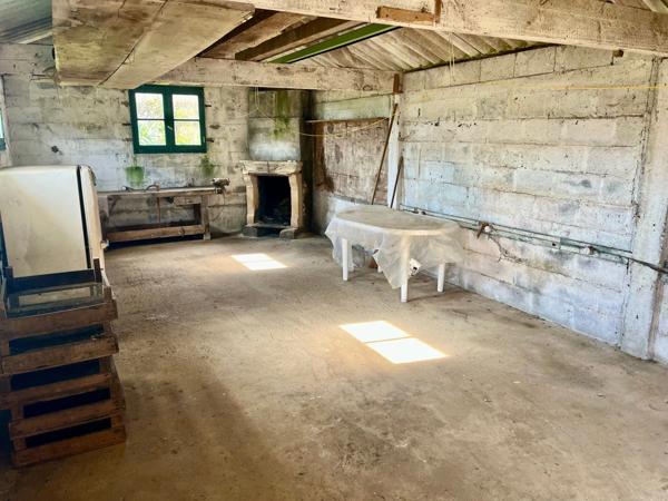 LUCON 85400 AU CALME ET PROCHE TOUTES COMMODITES AGREABLE MAISON 4 CHAMBRES AVEC ANNEXE SUR 1000M²