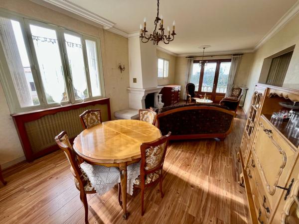 LUCON 85400 AU CALME ET PROCHE TOUTES COMMODITES AGREABLE MAISON 4 CHAMBRES AVEC ANNEXE SUR 1000M²