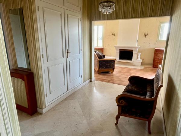 LUCON 85400 AU CALME ET PROCHE TOUTES COMMODITES AGREABLE MAISON 4 CHAMBRES AVEC ANNEXE SUR 1000M²