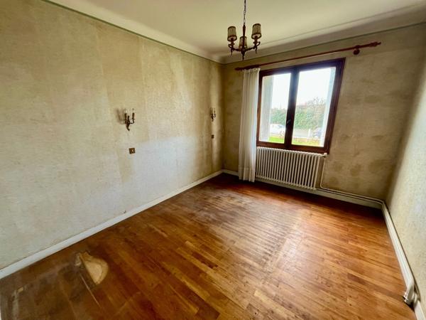 LUCON 85400 AU CALME ET PROCHE TOUTES COMMODITES AGREABLE MAISON 4 CHAMBRES AVEC ANNEXE SUR 1000M²