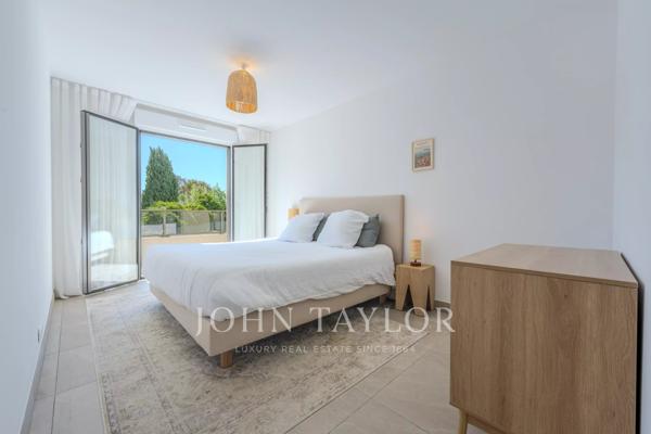 Mougins – Penthouse d'exception avec rooftop privé de plus de 100 m²