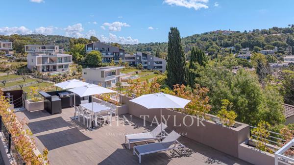 Mougins – Penthouse d'exception avec rooftop privé de plus de 100 m²