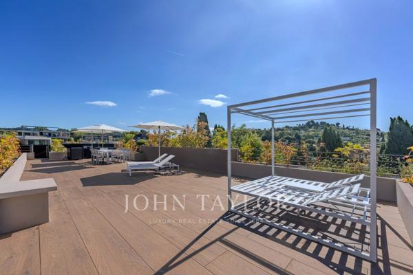 Mougins – Penthouse d'exception avec rooftop privé de plus de 100 m²