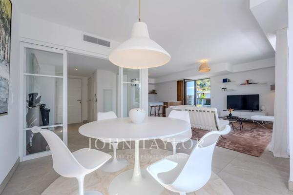 Mougins – Penthouse d'exception avec rooftop privé de plus de 100 m²