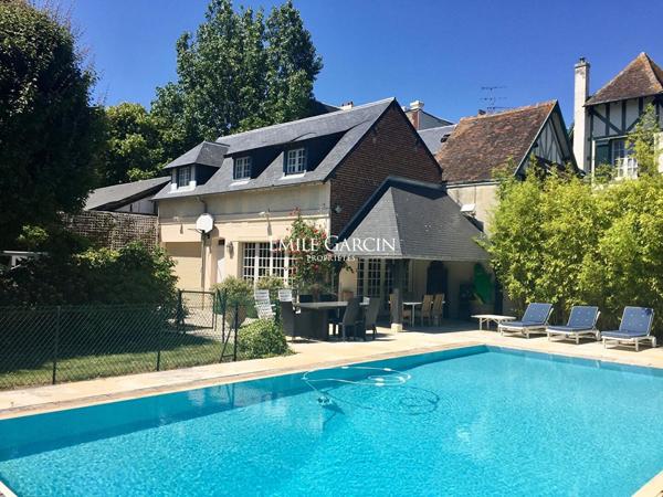 Normandie- Deauville - A vendre demeure de prestige - Piscine -Dépendance -Parkings