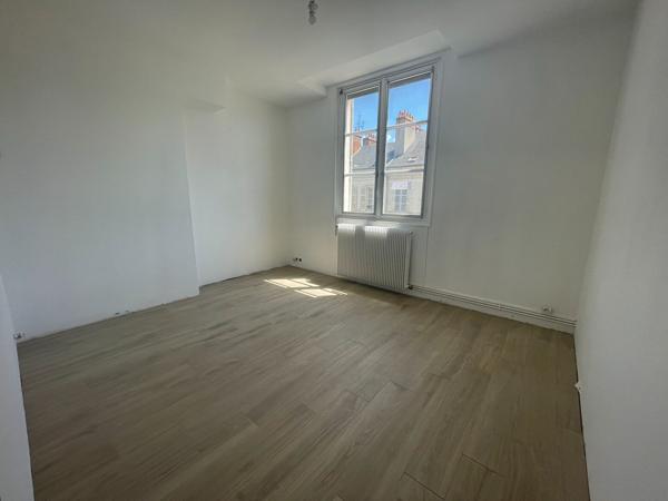 ORLEANS, Hypercentre - Bien rare à la location - Appartement 4 pièces de 82 m² avec chauff inclus + garage  + cave