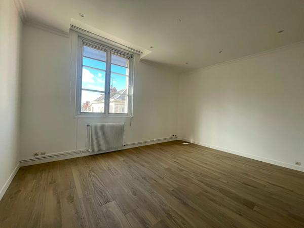 ORLEANS, Hypercentre - Bien rare à la location - Appartement 4 pièces de 82 m² avec chauff inclus + garage  + cave