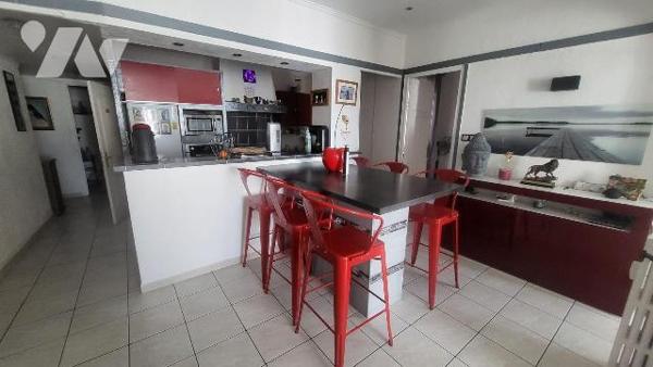 A VENDRE/APPARTEMENT/TOULON : quartier du Champs de Mars, à proximités des facultés, transports...