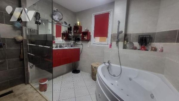 A VENDRE/APPARTEMENT/TOULON : quartier du Champs de Mars, à proximités des facultés, transports...