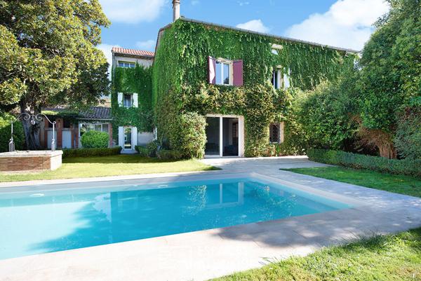 Grande maison de notable avec piscine et dépendance