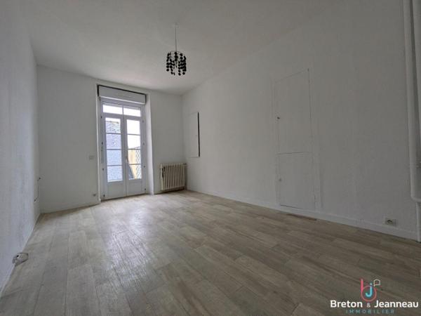 Ensemble immobilier - Fort potentiel locatif - Centre-ville d'Évron