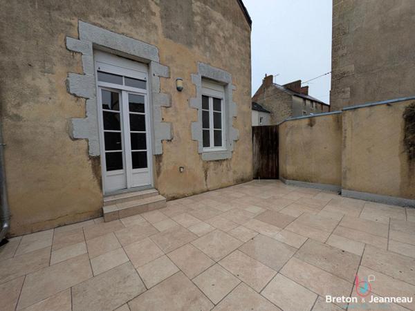Ensemble immobilier - Fort potentiel locatif - Centre-ville d'Évron