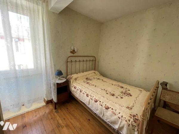 MIELAN (32) Cœur de village, agréable maison de ville sur cour proche tous commerces/commodités