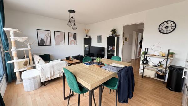 Appartement T3 à Auray avec grand garage, parking et terrasse