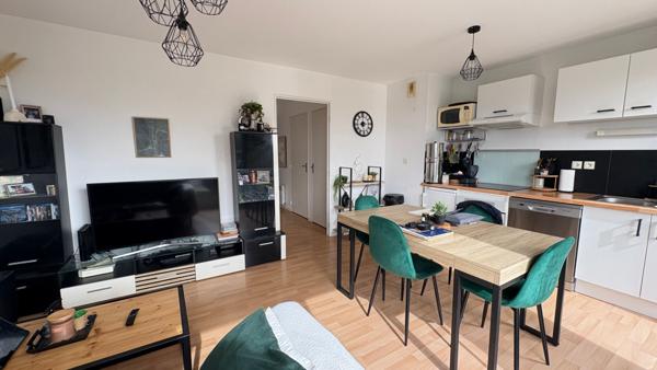 Appartement T3 à Auray avec grand garage, parking et terrasse