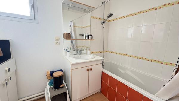 Appartement T3 à Auray avec grand garage, parking et terrasse