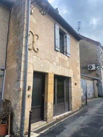 Location                                                      Maison de village
                        
                     3 pièces                      47 m2                     à Les Eyzies