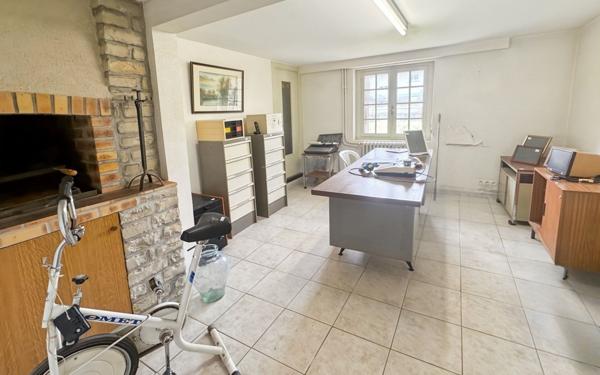 Maison à vendre    5 pièces • 184 m2 La Couyère