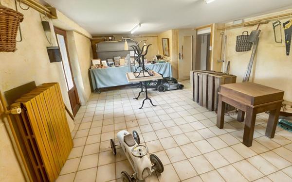 Maison à vendre    5 pièces • 184 m2 La Couyère