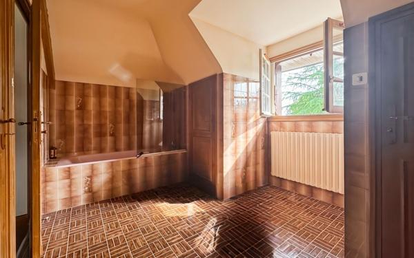 Maison à vendre    5 pièces • 184 m2 La Couyère