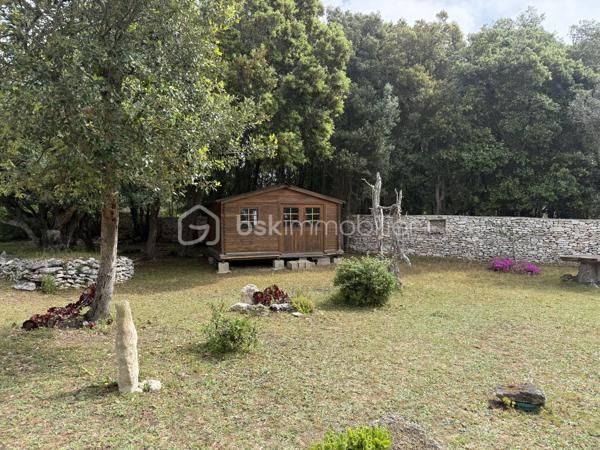 Baisse de prix importante
Charmante bergerie avec 2 chambres , de plain pied avec un grand salon sejour cuisine ouverte, 
cheminée, une piscine sur plus de 2400m 2 de terrain.
Disponible pour davantage d informations au 0660998949