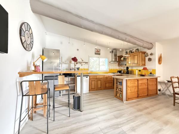 Baisse de prix importante
Charmante bergerie avec 2 chambres , de plain pied avec un grand salon sejour cuisine ouverte, 
cheminée, une piscine sur plus de 2400m 2 de terrain.
Disponible pour davantage d informations au 0660998949
