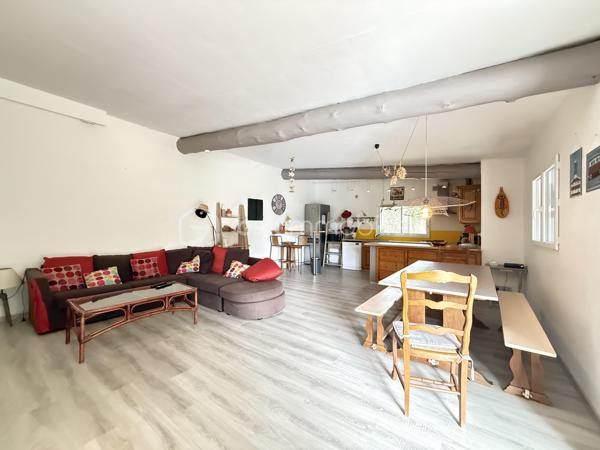 Baisse de prix importante
Charmante bergerie avec 2 chambres , de plain pied avec un grand salon sejour cuisine ouverte, 
cheminée, une piscine sur plus de 2400m 2 de terrain.
Disponible pour davantage d informations au 0660998949