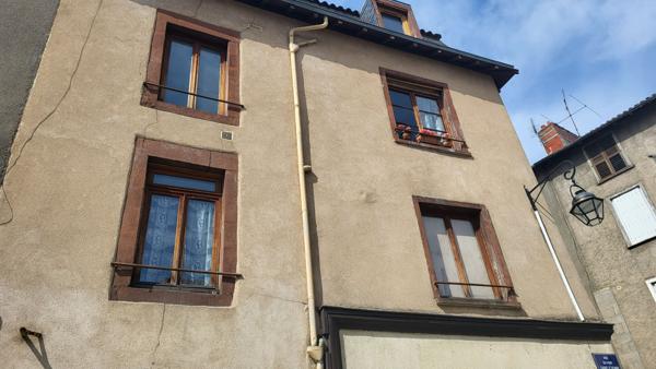 Immeuble
         7 pièces
        - 200 m² 200 000 € *