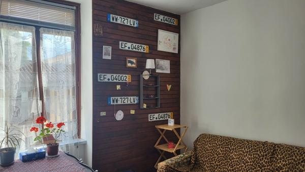 Immeuble
         7 pièces
        - 200 m² 200 000 € *