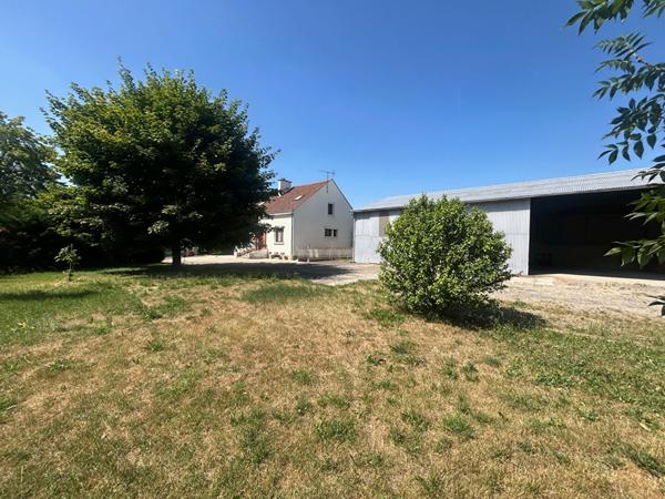 Maison 142 m2 - 8 pieces - 6 Chambres - Sous-sol - Hangar - Terrain 2000m2