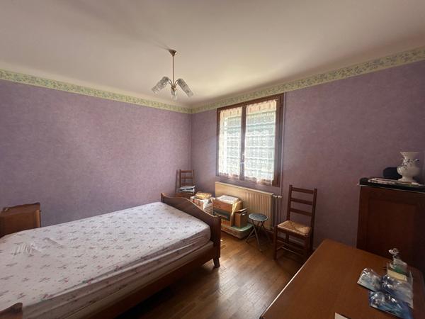 Maison 142 m2 - 8 pieces - 6 Chambres - Sous-sol - Hangar - Terrain 2000m2