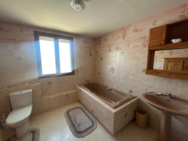 Maison 142 m2 - 8 pieces - 6 Chambres - Sous-sol - Hangar - Terrain 2000m2