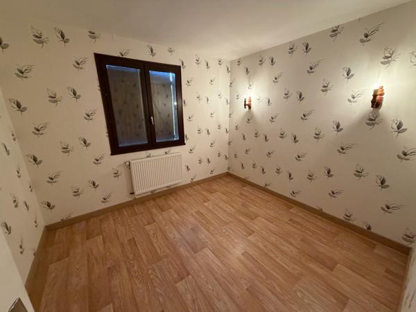 MAISON 3 CHAMBRES - GARAGE - TERRAIN