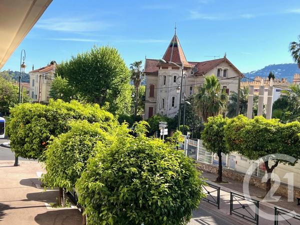 Appartement T3 à vendre  3 pièces - 92,30 m 2   HYERES  - 83